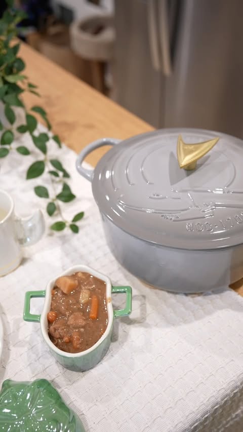 Instagram post by @officialcarlyking for Le Creuset. Caption reads: [...] inspired by exploration & curiosity, Le....