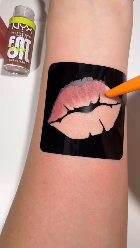 Instagram post by an influencer for NYX Professional Makeup UK. Caption reads: Duck plump and fat oil combo 😍 @nyxcosmetics_uk....
