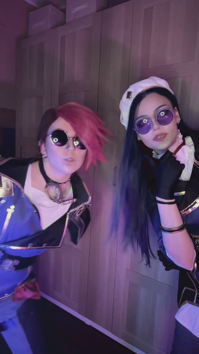 Instagram post by @aurs_coss for Uwowo Cosplay. Caption reads: [...] 
Cosplays from: @uwowo.cosplay |....