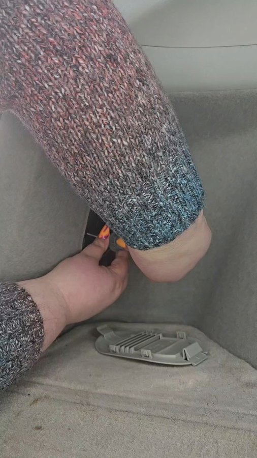 Instagram post by @mechanicshopfemme for iFixit. Caption reads: [...] a blown bulb in your car? Thank you @iFixit....