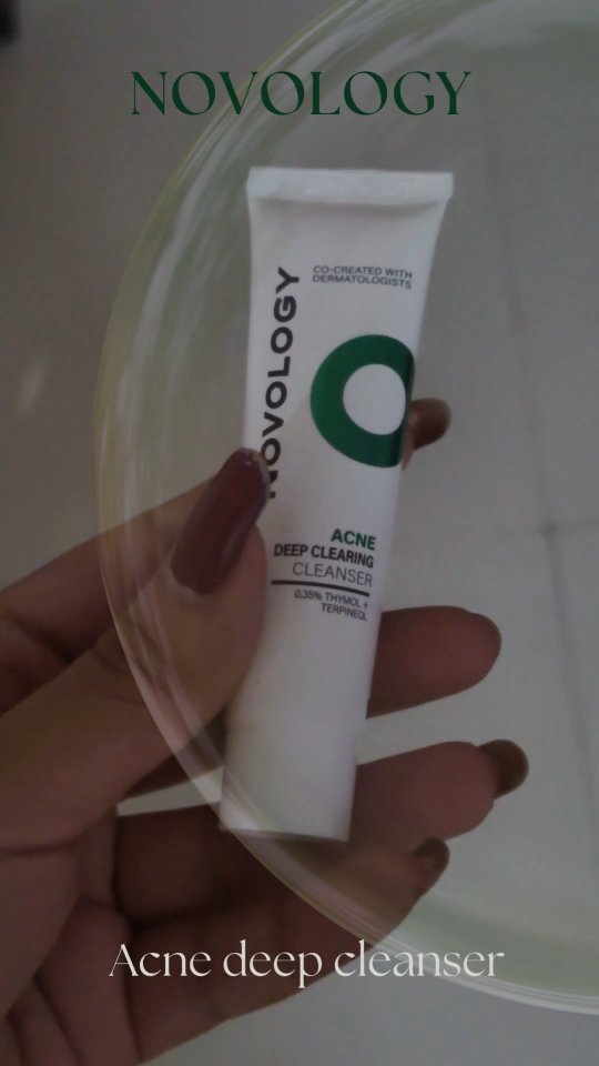 Instagram post by @addiietea for Smytten. Caption reads: [...] #Novology #DoRightByYourSkin....