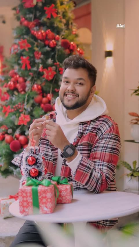 Instagram post by @kolkatadelites for Cornetto. Caption reads: [...] 🎄 Lights, carols, midnight mass, and a....