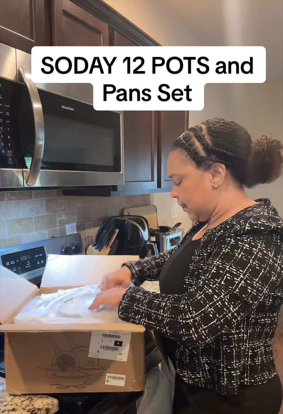 TikTok post by @_meeshell5 for Soday. Caption reads: SODAY 12 POTS and Pans Set @SODAY.