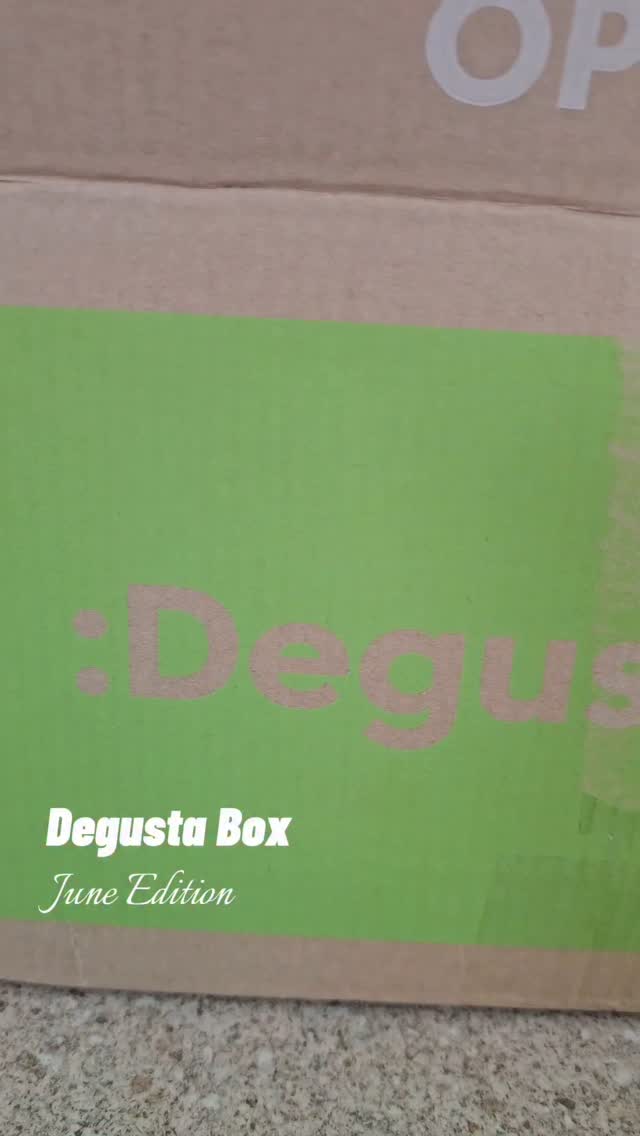 Instagram post by @familylifewiththesmiths for Degusta Box. Caption reads: AD || Gifted ✨️📦 Degusta Box 📦✨

Craving....