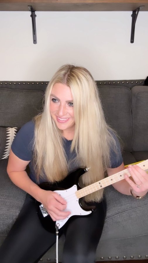 Instagram post by @shredanie for Loog Guitars. Caption reads: [...] 10% off if you grab one 🎉 @fender....