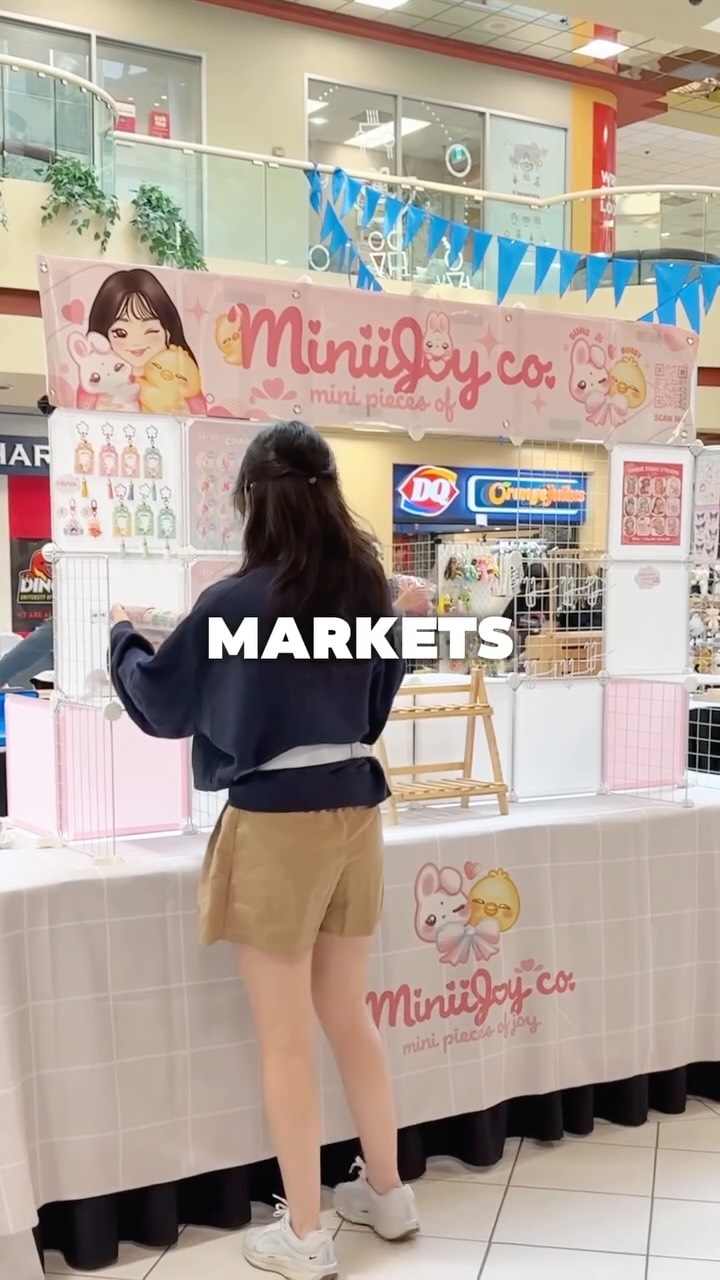 Instagram post by @miniijoyco for VistaPrint. Caption reads: I used to have a table runner on top of my table....