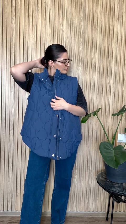 Instagram post by @pilpani.mariami for Sidefeel. Caption reads: [...] Comfort,Flexible and Fit. jeans from....