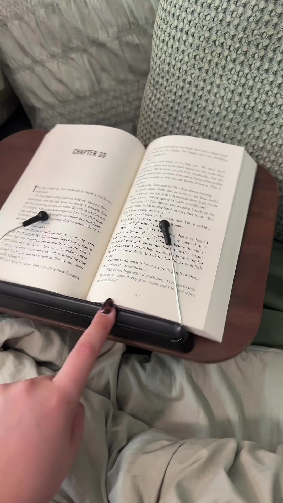 TikTok post by @c.alise.t for MUNBYN. Caption reads: [...] this i’ve been using it every night!!....