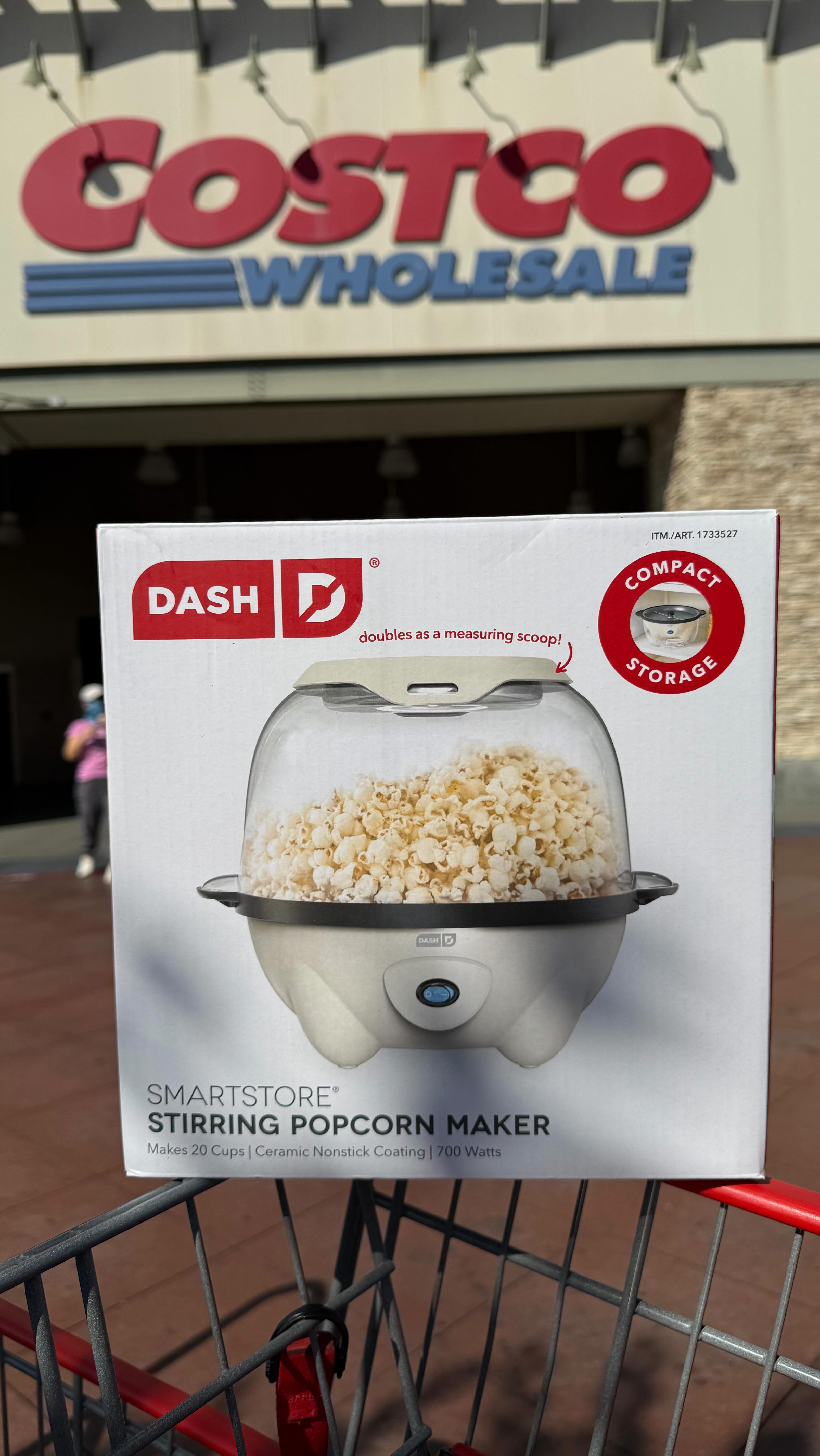 Instagram post by an influencer for DASH. Caption reads: [...] made buttery perfect! 🍿 The Dash 5QT....