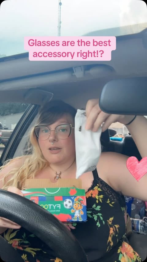 Instagram post by @samanthalove406 for Fytoo. Caption reads: [...] If you need new glasses and fun frames....