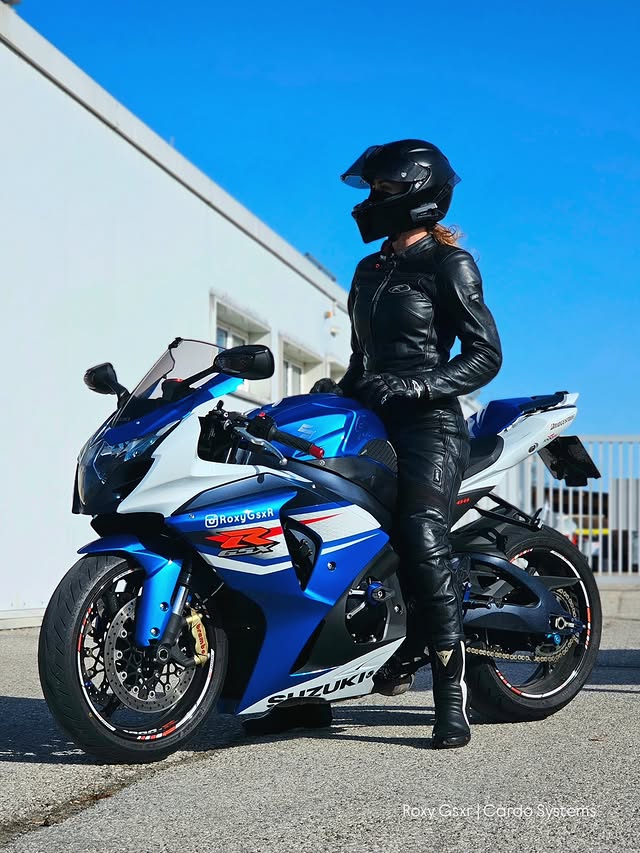 Instagram post by @roxy.gsxr for Cardo Systems. Caption reads: [...] sondern weil sie mich überzeugt.....