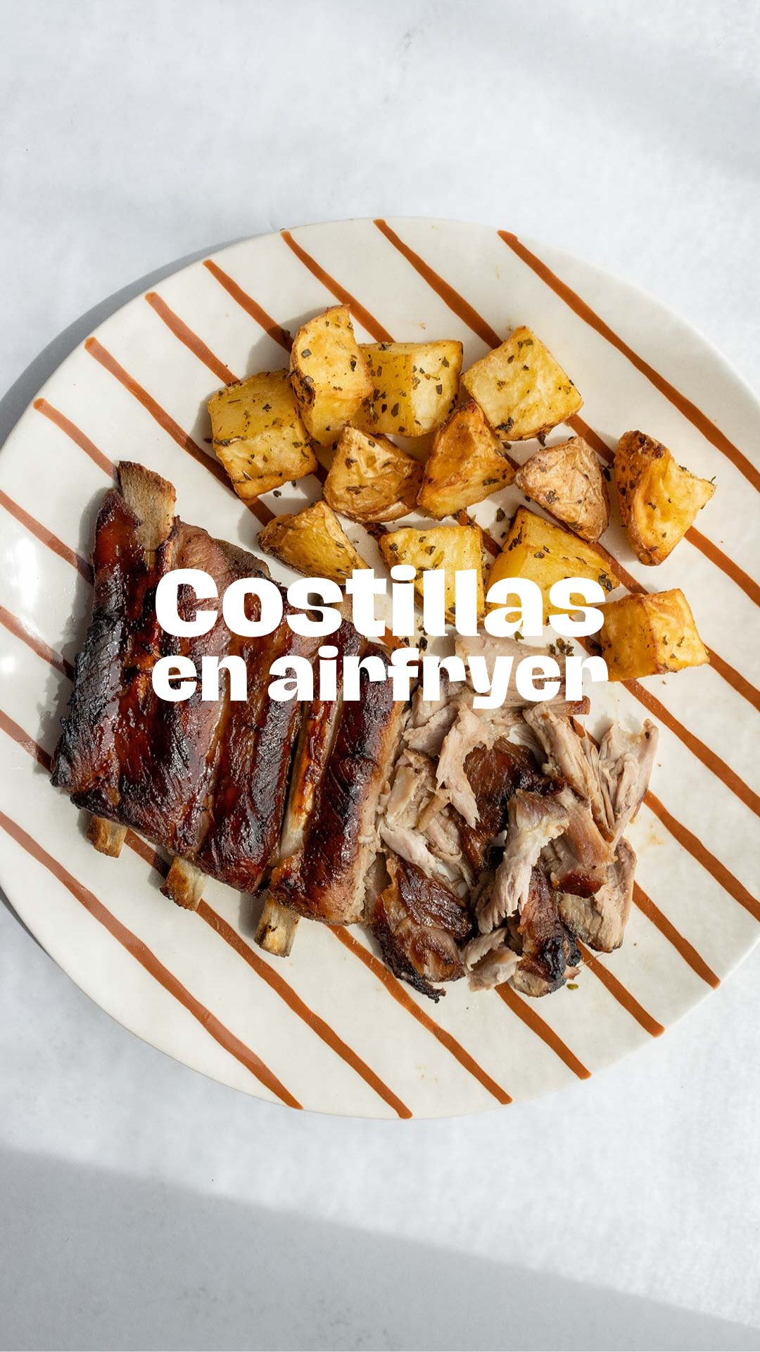 Instagram post by @shoothecook for Moulinex. Caption reads: 🔥COSTILLAS EN AIRFRYER🔥
Rápidas, jugosas y muy....