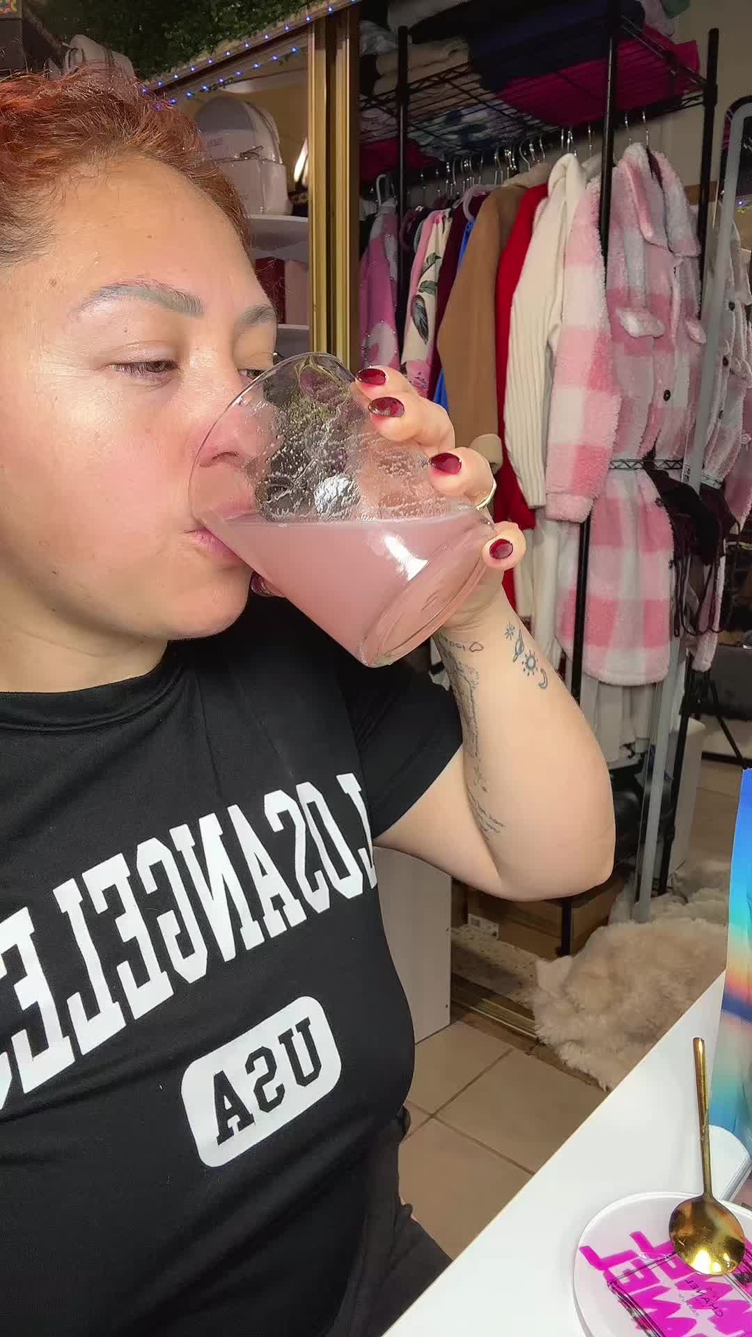 TikTok post by @zunzunyayis17 for Natural Vitality. Caption reads: La mejor manera de vivir sin estrés....