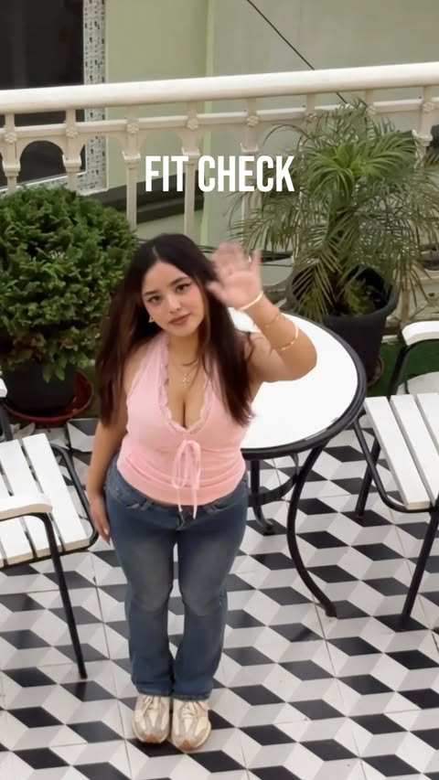 Instagram post by @simranyonzon for NEWME. Caption reads: Fit from @newme.asia @newmeogs Product ID: 9957993....