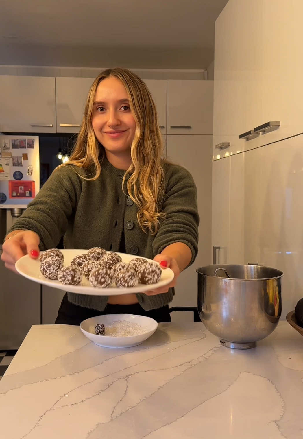 TikTok post by @celineeschumann for Santa Isabel. Caption reads: El meal prep de esta semana👩🏼‍🍳 junto a Cousine....