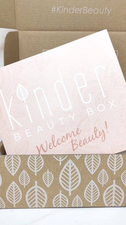 Instagram post by @what.stef.says for Eco Lips. Caption reads: Need a great last-minute gift idea? Well, I've got....