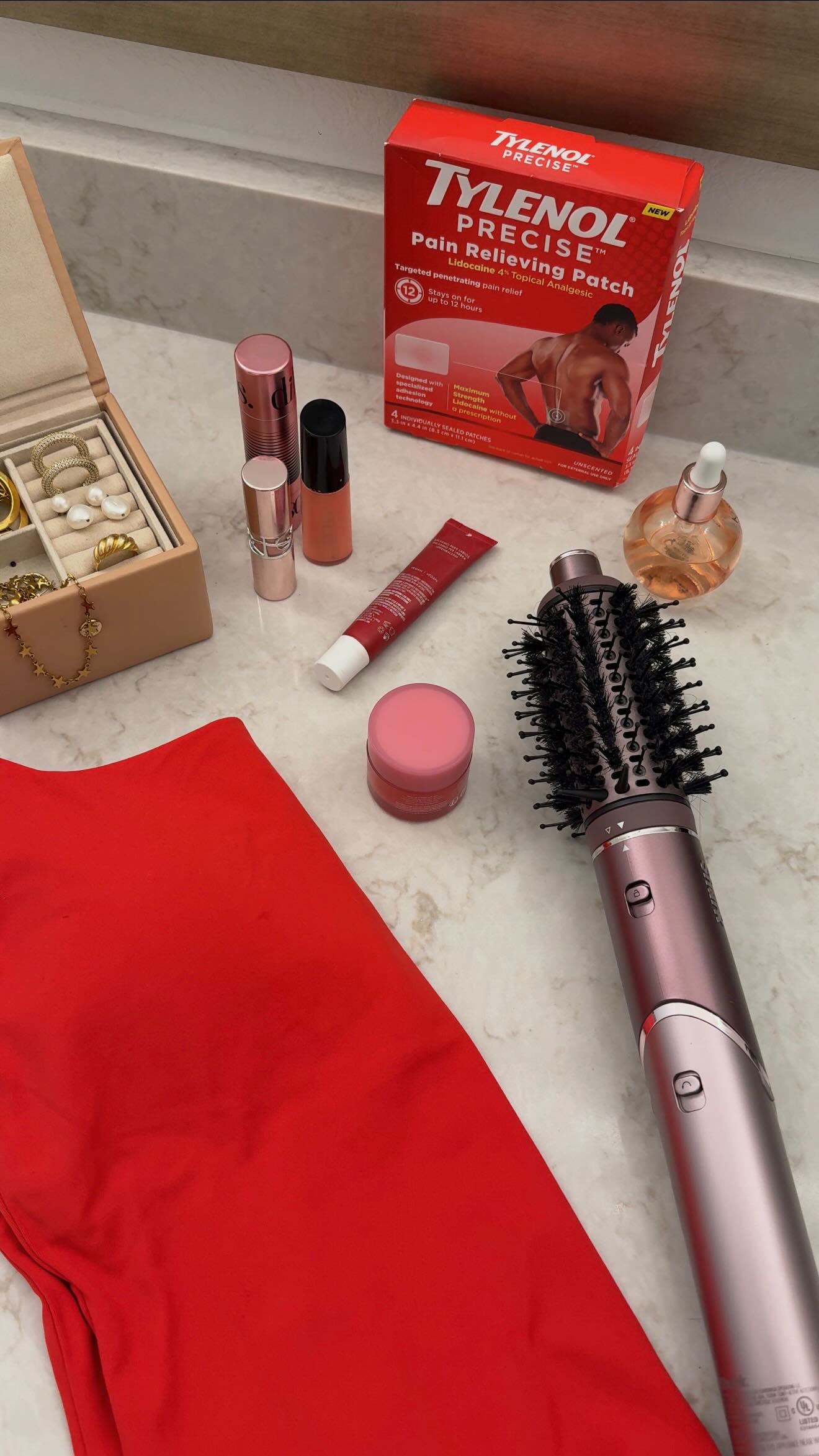 Instagram post by @pauulinaperez for TYLENOL. Caption reads: #TylenolPartner Pilates pain? don’t know her!....