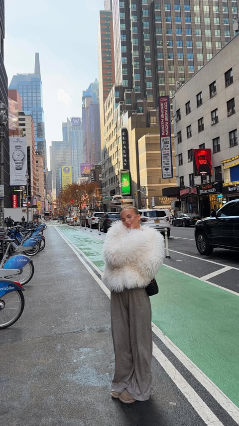 Instagram post by @beautybyellieparkhurst for Maria Nila. Caption reads: ad @marianilastockholm Secret to glossy hair!!🪞🌺....