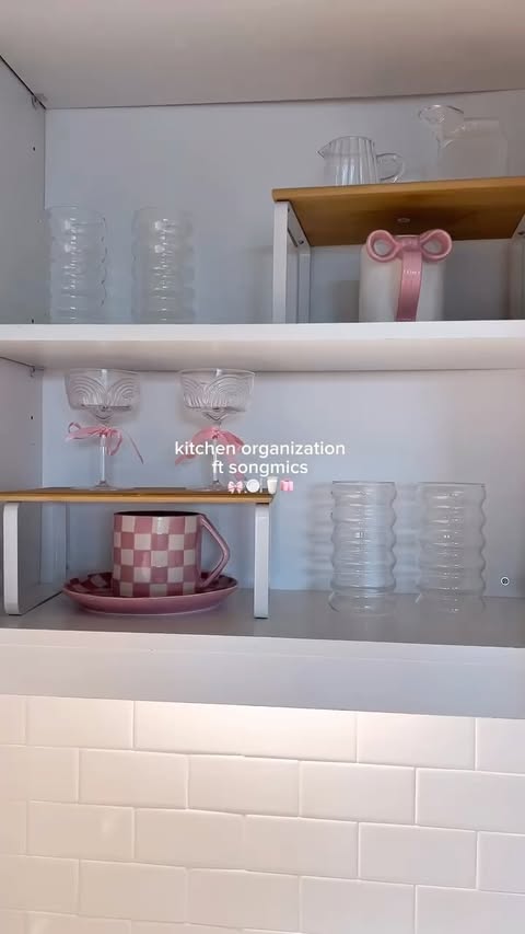 Instagram post by @marina.ledean for SONGMICS HOME. Caption reads: part 3 | organizing 🌸 @songmicshome is one of my....