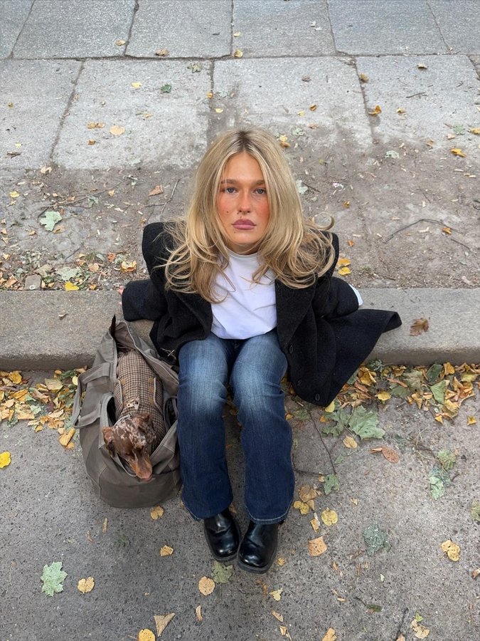 Instagram post by @llolarosalie for WEEKDAY. Caption reads: Booty Bei Jeans > everything else @weekdayofficial....