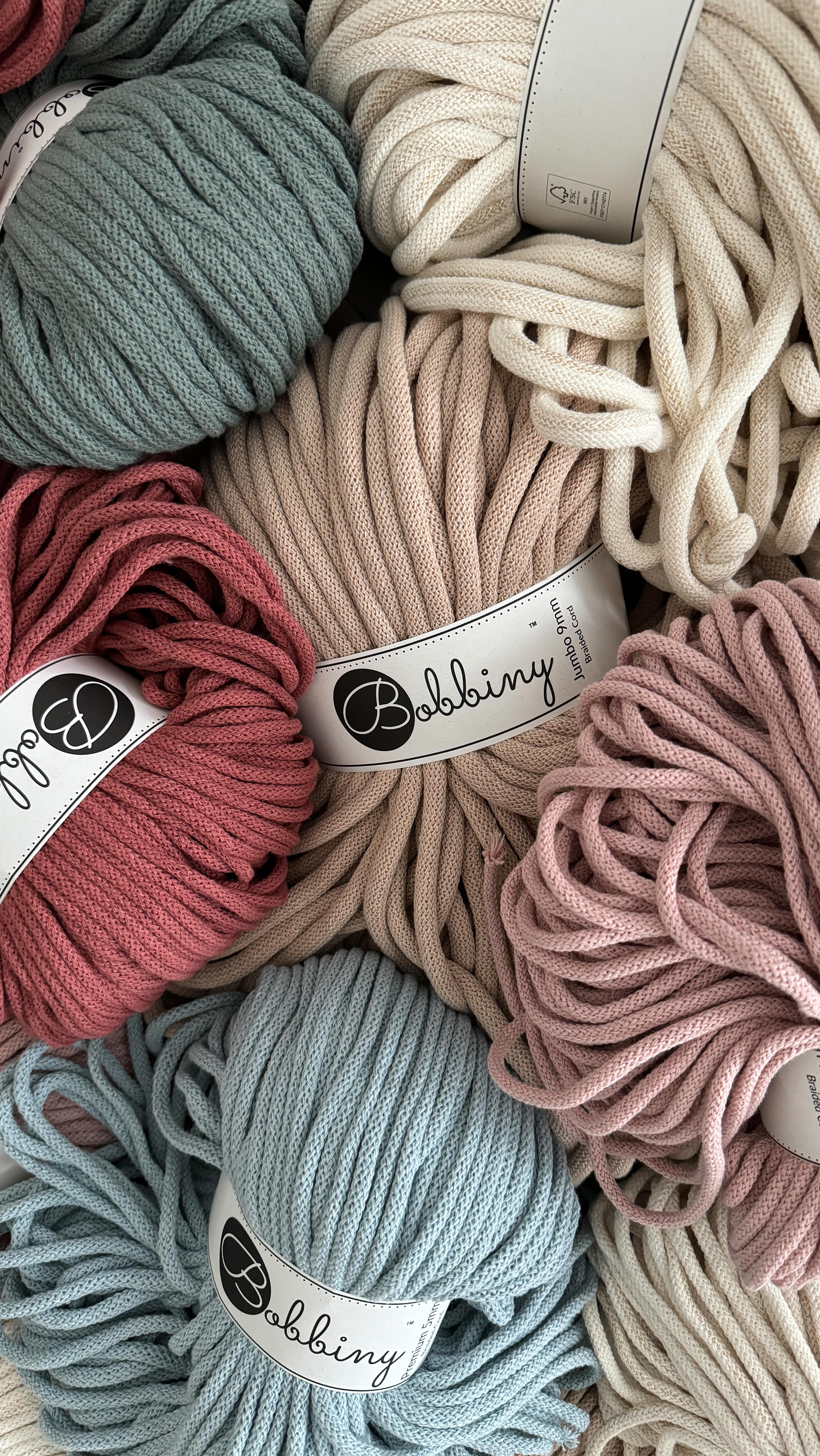 Instagram post by @baxiethelabel for Bobbiny. Caption reads: Werbung | 650€ worth of yarn… and it weighs 30....