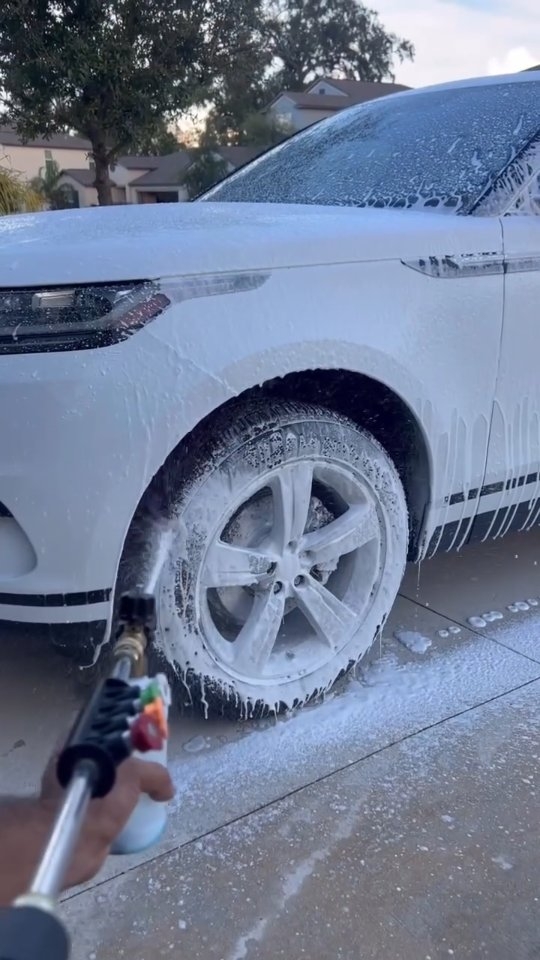 Instagram post by @sawsanhome for Giraffe Tools. Caption reads: If you don’t have @giraffetools you’re missing a....