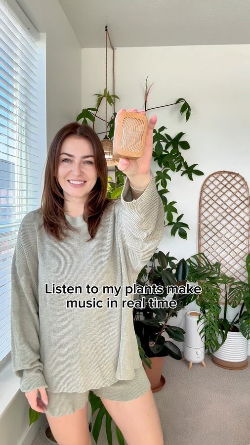 Instagram post by @mariahgrows for PlantWave. Caption reads: [...] plants in a whole new wave with my new....