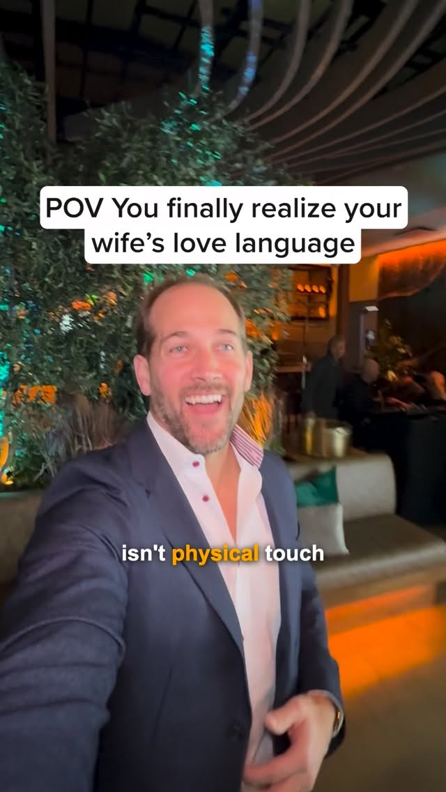 Instagram post by @roamaroo for Citi. Caption reads: [...] night out, but make it ✨first-class✨ ....