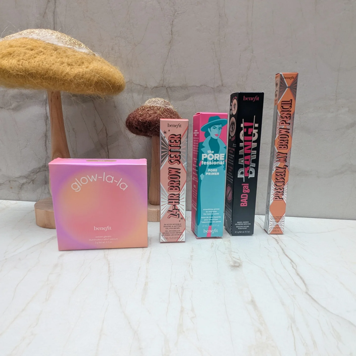 Instagram post by @fergiefindz for Benefit Cosmetics. Caption reads: #giftedbybenefit #ad
🚙 Ready, Set, Glow with the....