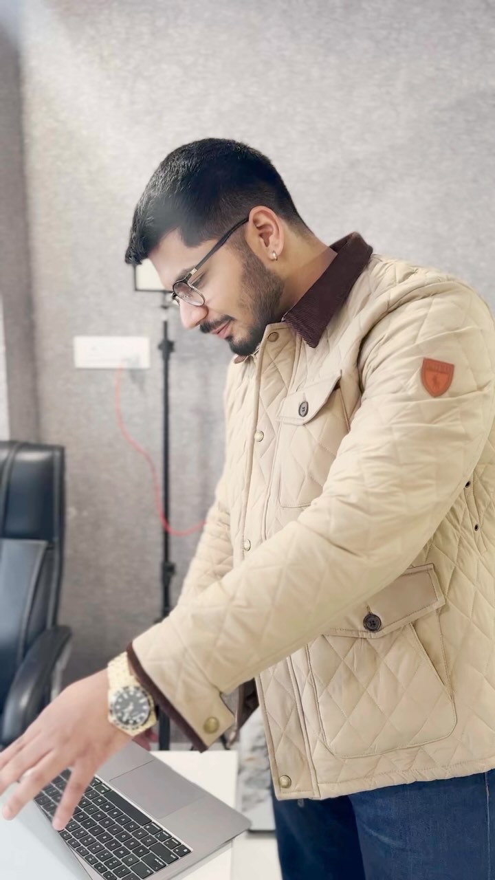 Instagram post by @wikifxindia for Hobo.Video. Caption reads: Kickstart your new year with WIKIFX !.