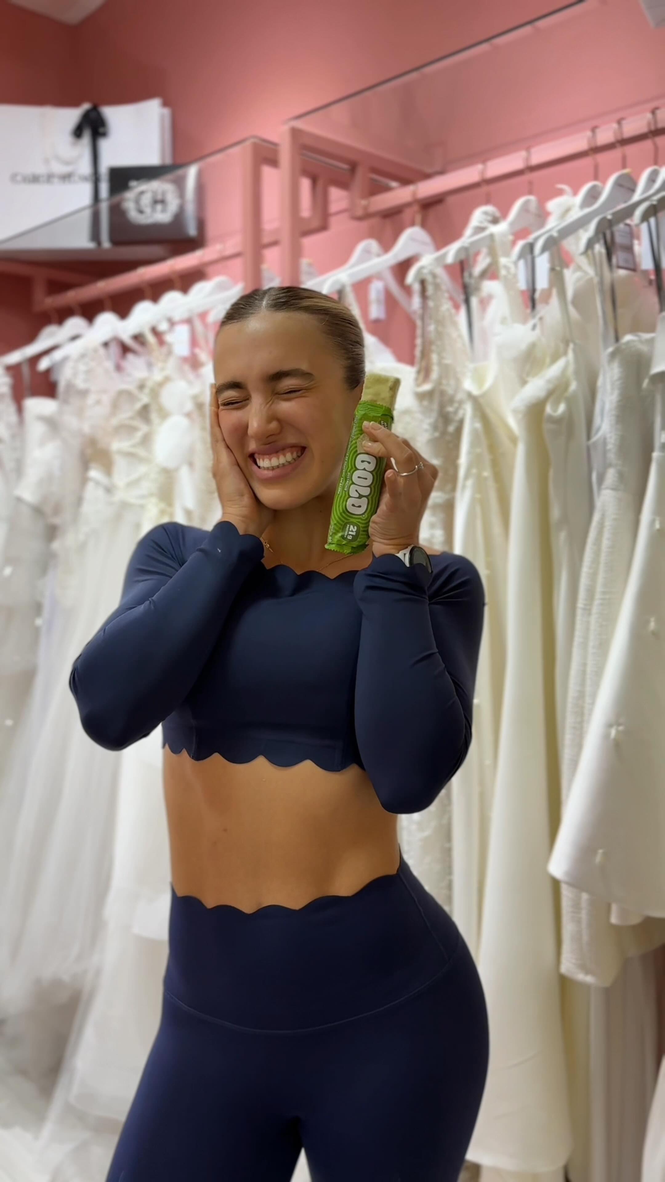 Instagram post by @manuelacit for BOLD SNACKS. Caption reads: Simplesmente não dá pra sair sem @boldsnacks na....