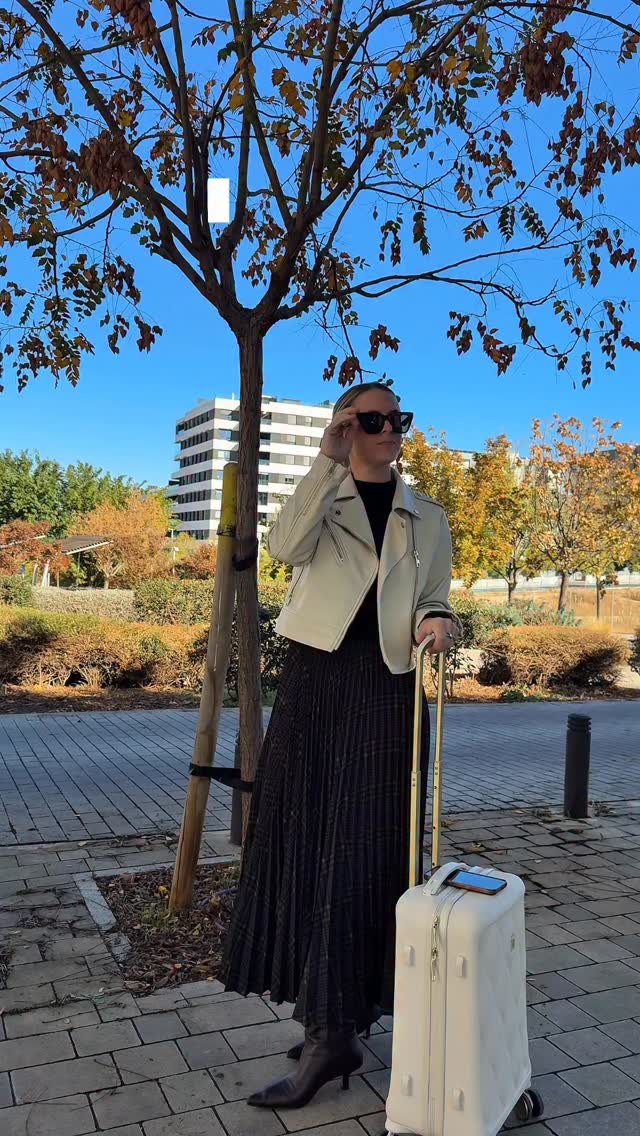 Instagram post by @mamainmadrid_ for Holafly. Caption reads: PUBLI |  I’ve made every classic travel mistake —....