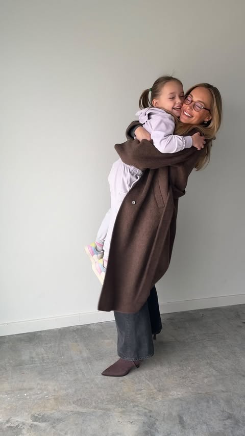 Instagram post by @_hales_yeah_ for Windmill Air. Caption reads: [...] code haleyh for 15% off your entire....