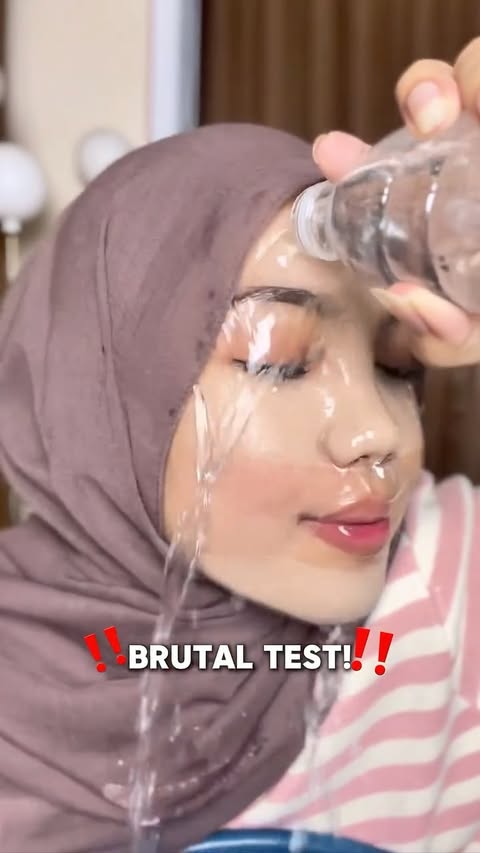 Instagram post by @dwiputriarsfrr for BEAUTY Community | UGC Creator. Caption reads: besttt bgt ini skintint diguyur bener2 approvedd....