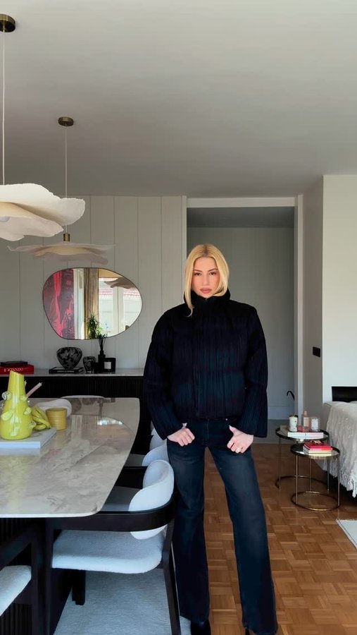 Instagram post by @ecemoltulu for Ipekyol. Caption reads: Bugünün kombini @ipekyoltr, hem cool hem rahat....