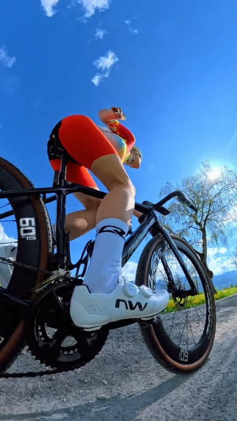 Instagram post by @kristin.atzeni for Shimano. Caption reads: [...] #q36_5 #cyclingstyle #meridabikes....