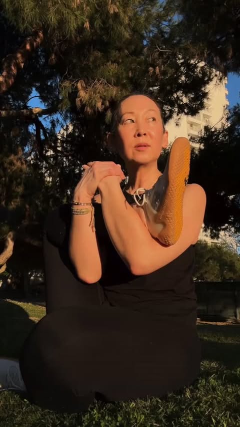 Instagram post by @heymiddleage for VIVOBAREFOOT. Caption reads: [...] shoe believer. Free your feet @vivobarefoot....