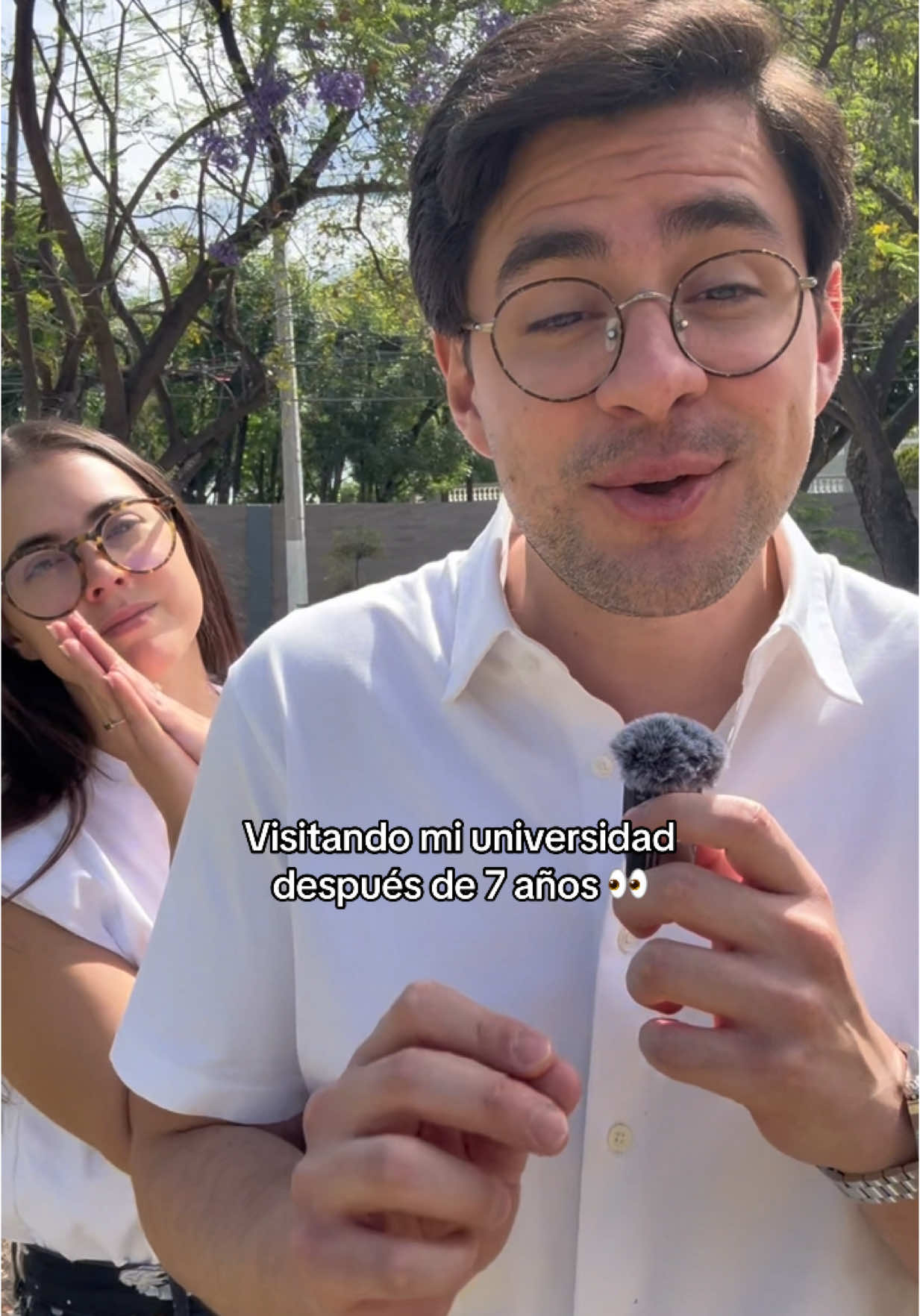 TikTok post by @emilio.pego for Expatrio. Caption reads: Les dejo el link de @Expatrio en mi perfil....