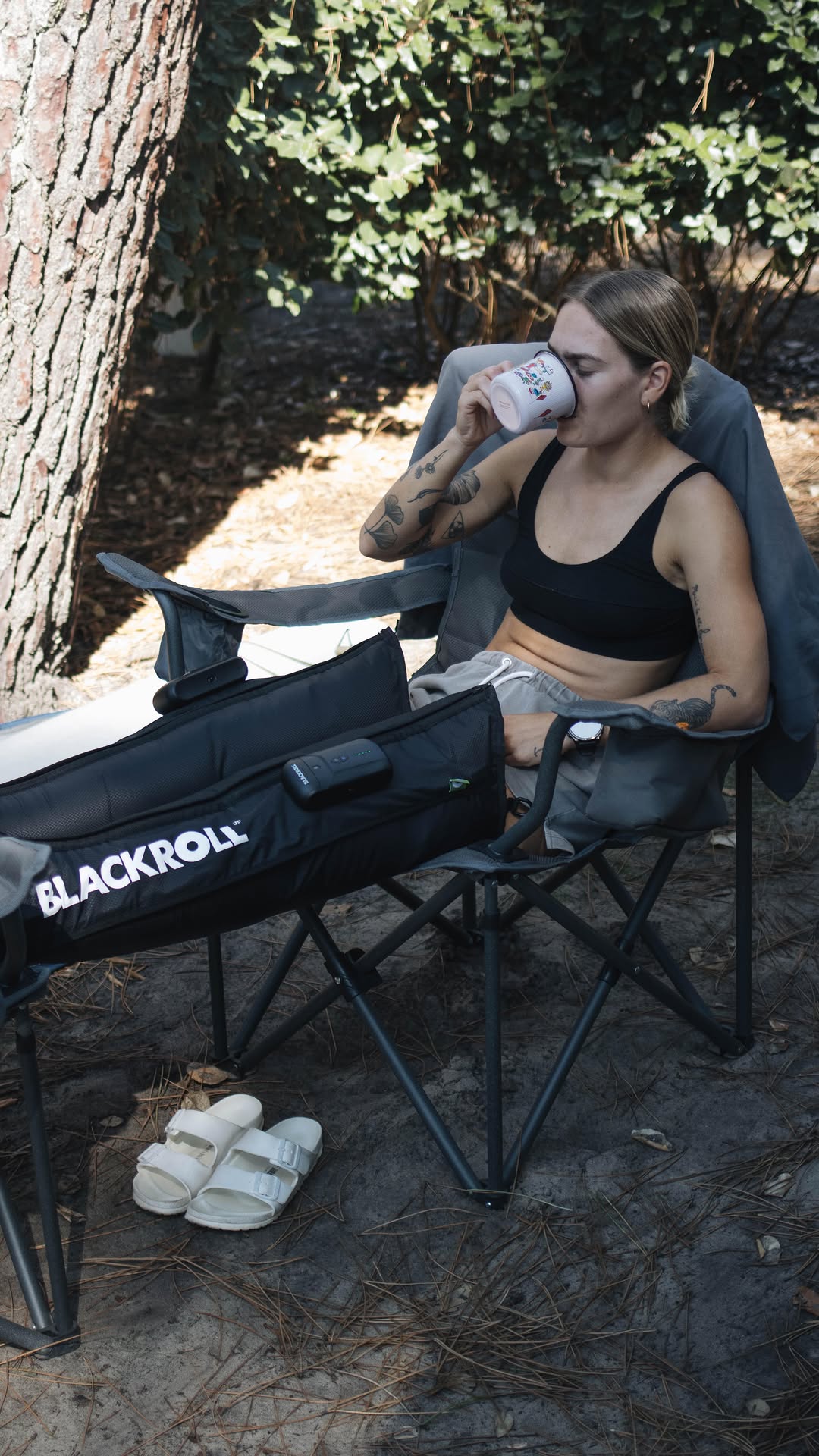 Instagram post by @judyaries for BLACKROLL. Caption reads: Boots are made for walking…. oder doch für die....