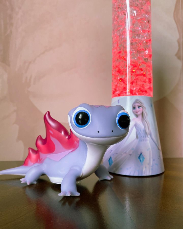 Instagram post by @abeautifulvida for Toynk. Caption reads: [...] any bedroom: add a Frozen mood lamp ❄️....