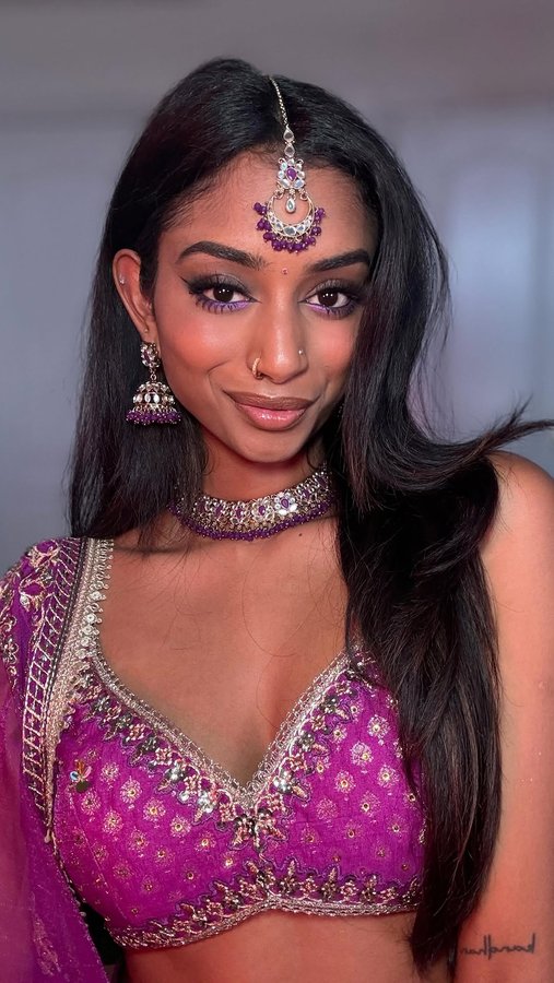 Instagram post by @smrxthi for Sokora Jewels. Caption reads: [...] colour 💜 

jewelry + bangle set:....