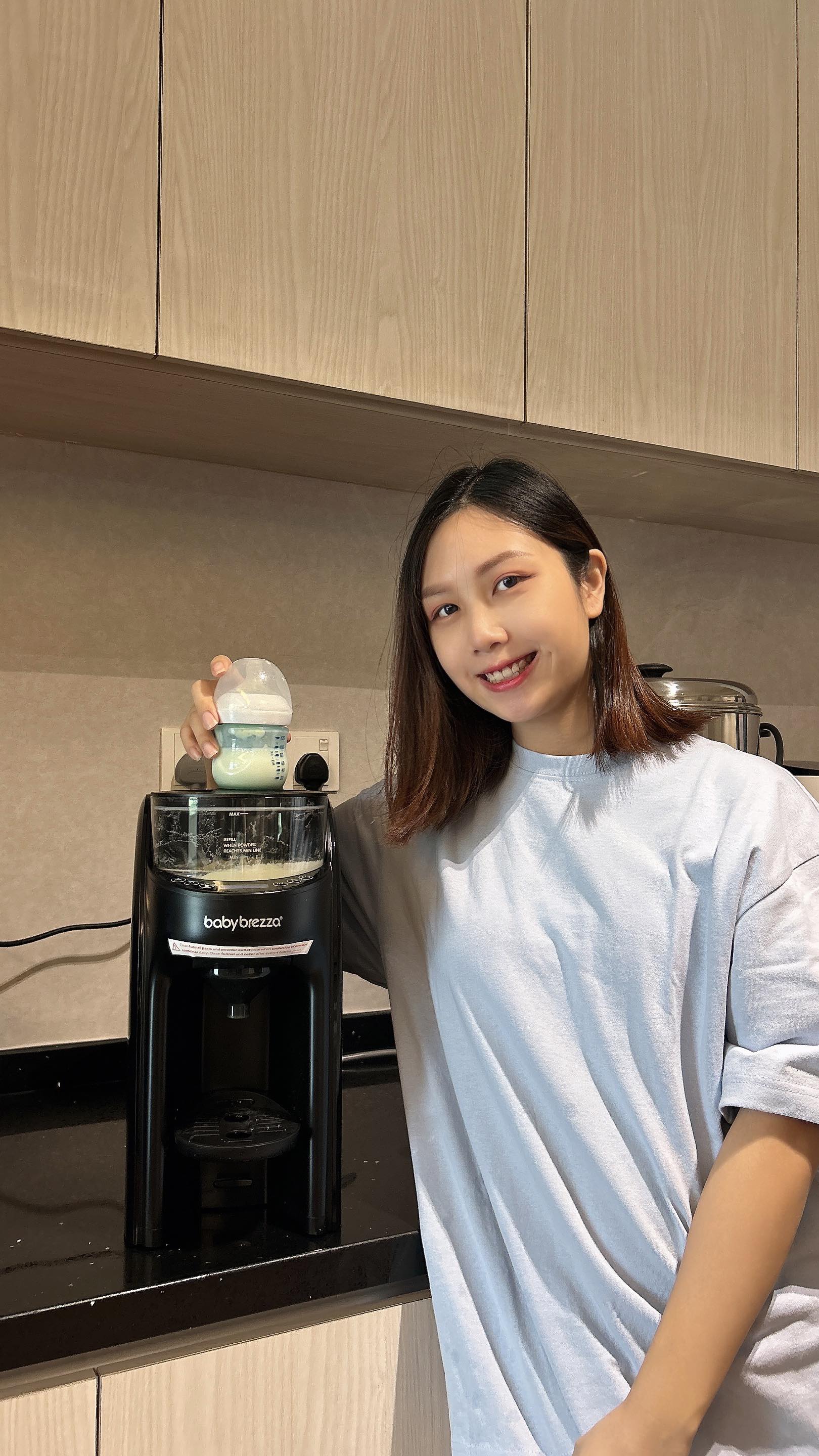 Instagram post by @elizeeyeentheng for Baby Brezza. Caption reads: No more scooping & mess 🍼 My fav Baby Brezza Pro....