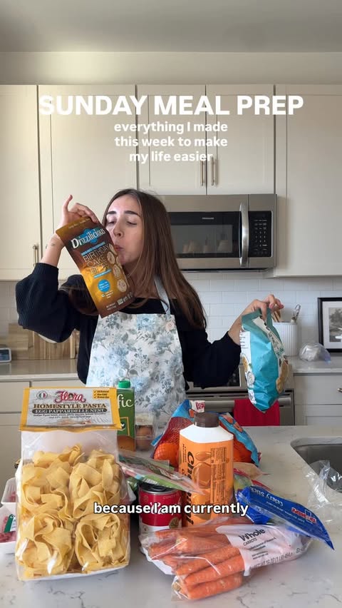 Instagram post by @juliexfit for 1UP Nutrition. Caption reads: BEGINNER FRIENDLY MEAL PREP DETAILS 👇🏼✨....