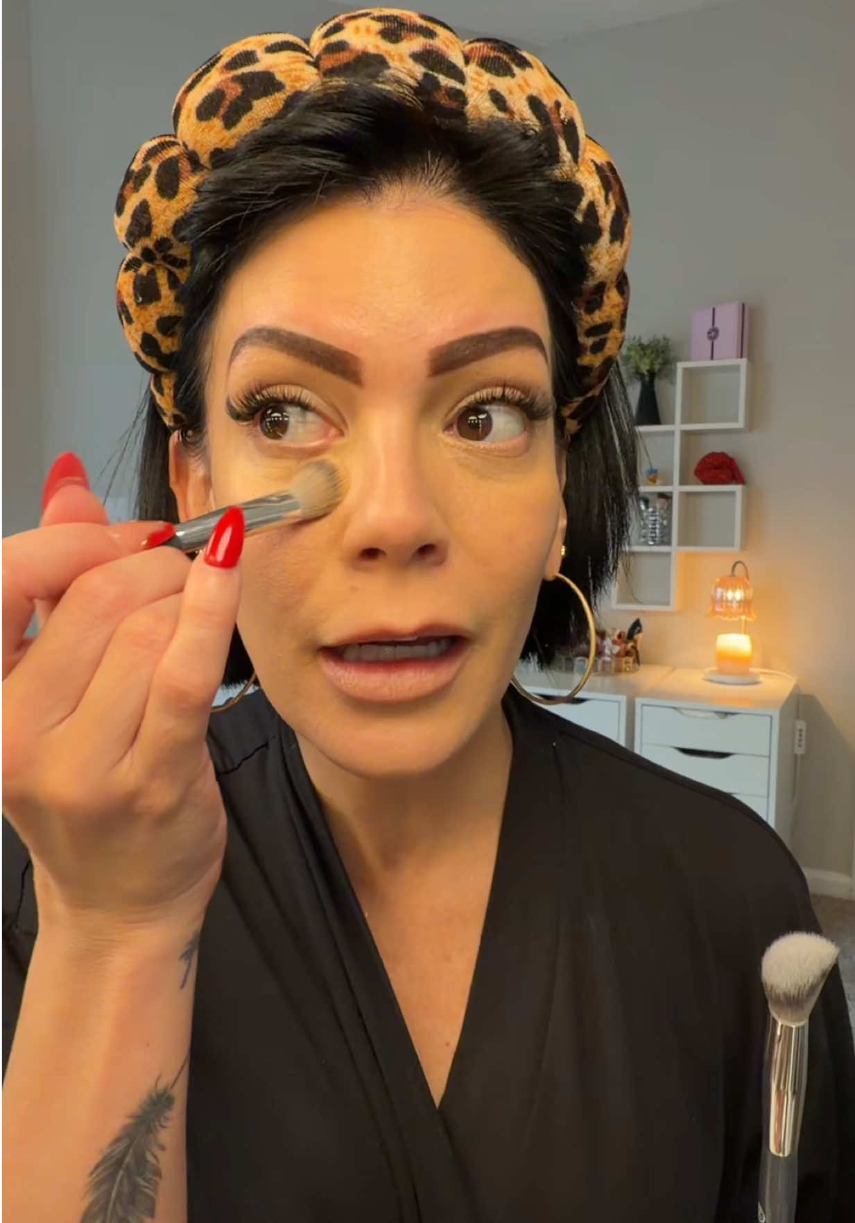 TikTok post by @lisa.vanette for BK Beauty. Caption reads: Haz probado alguna brocha de @BK Beauty Brushes ?....