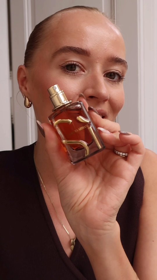 Instagram post by @anetjiskra for Notino CZ. Caption reads: Tyto parfémové novinky nesmíš....