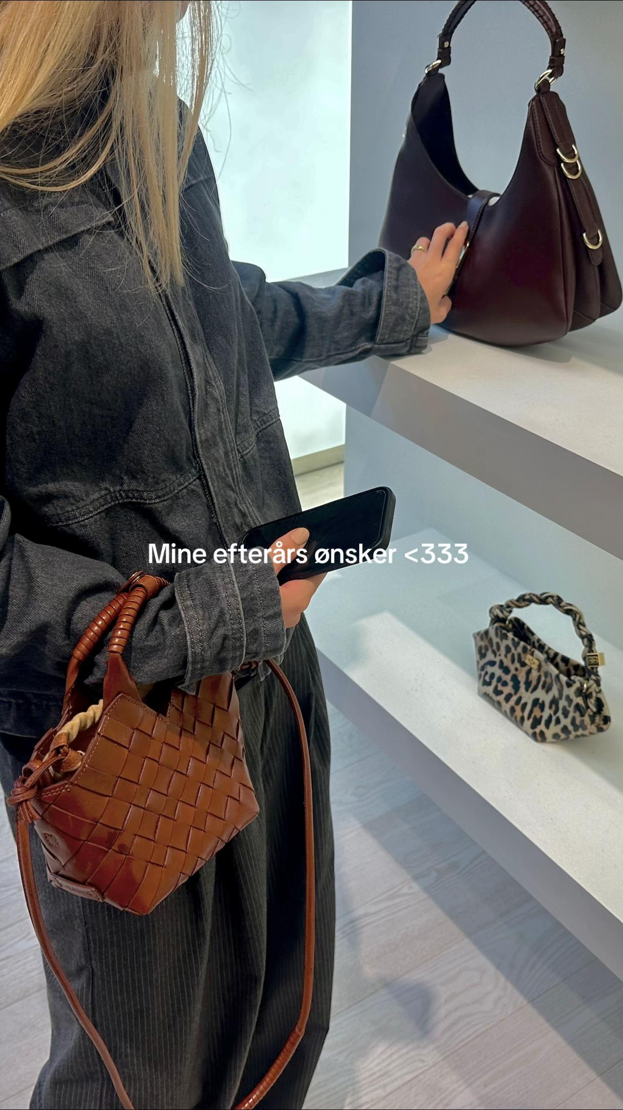 TikTok post by @alberte.vilhelmsen for Exercere. Caption reads: [...] / Mine efterårs ønsker!🍂🐻♥️ #iwishexercere....