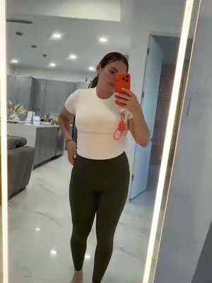 TikTok post by @suripineda_ for SIINSIIN.US. Caption reads: [...] #leggings #women @SIINSIIN.US.