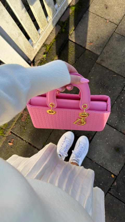 Instagram post by @manjollam for Voghion. Caption reads: 𝐖𝐞𝐫𝐛𝐮𝐧𝐠/ 𝐀𝐝 @voghion_global 🌸✨
Pretty in....