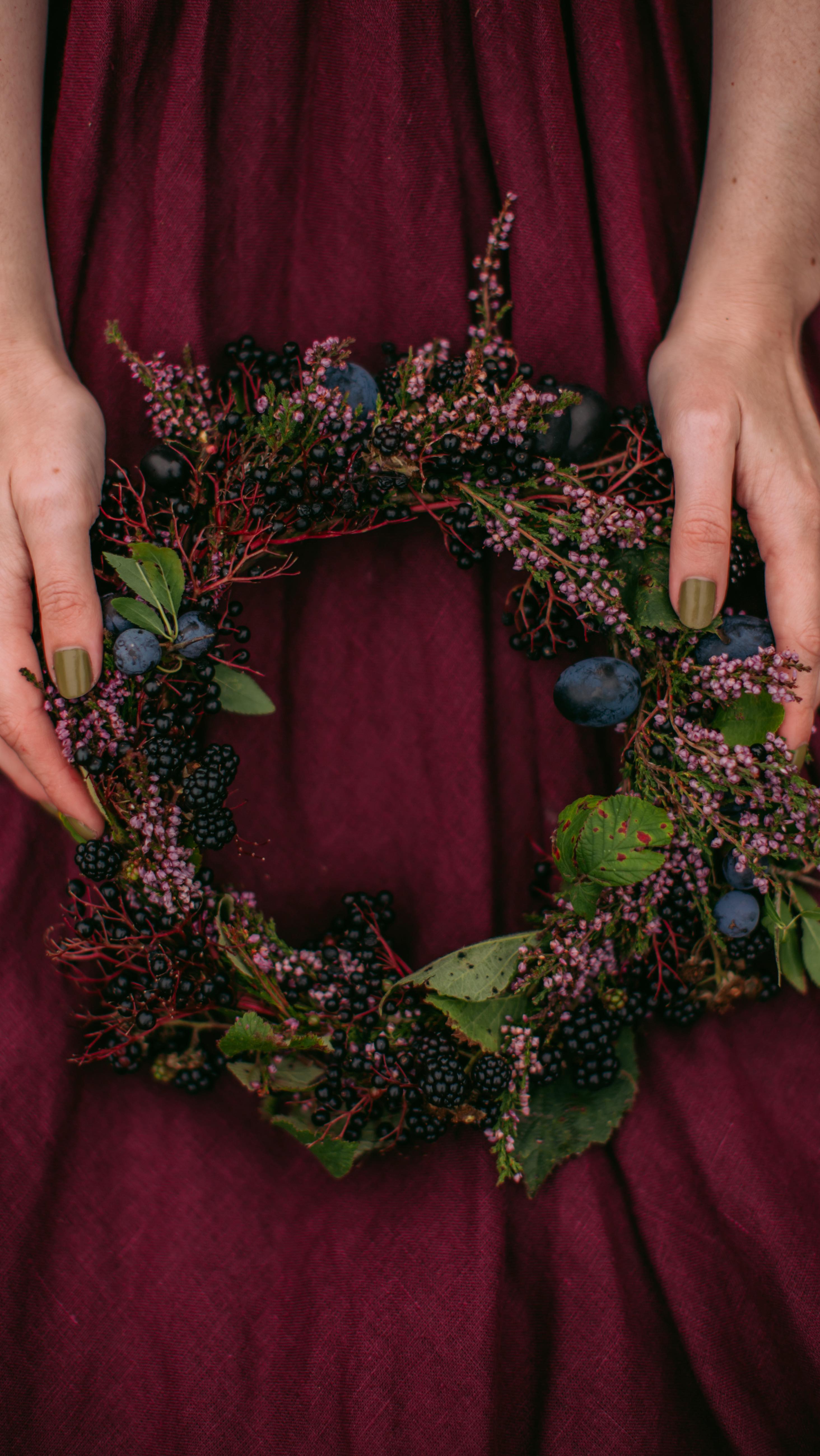 Instagram post by @aclotheshorse for Selkie. Caption reads: [...] into a Pre-Raphaelite painting. 

@selkie....