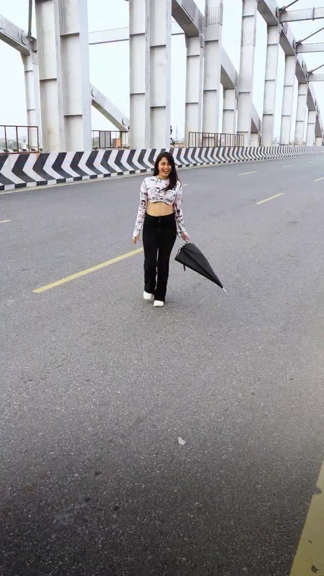 Instagram post by @missbikerr for Reise Moto. Caption reads: Wait for the cut… it’s worth it 👀

MT Helmet -....